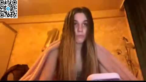 Snapshot of lovelysilk_63 chatting on 04/13/26, 06:35 ELA online show from 04/13/26, 06:35