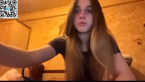 Snapshot of lovelysilk_63 chatting on 04/18/26, 06:56 ELA online show from 04/18/26, 06:56