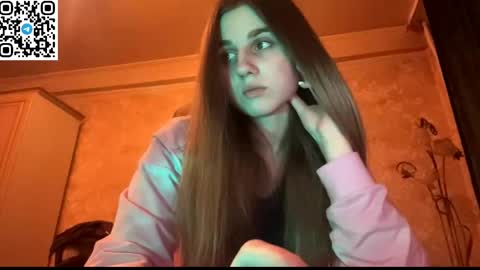 Snapshot of lovelysilk_63 chatting on 04/27/26, 06:39 ELA online show from 04/27/26, 06:39