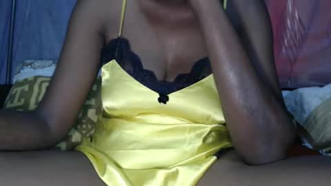 Snapshot of lovelythighs54 chatting on 02/19/26, 05:47 miss fancy louis online show from 02/19/26, 05:47