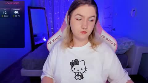 Snapshot of lovelyy_julia chatting on 12/04/25, 08:23 Julia online show from 12/04/25, 08:23