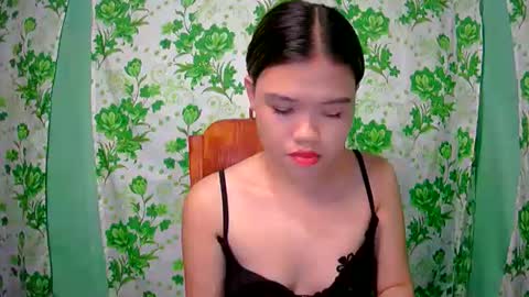 lovemae352295 online show from 12/25/24, 12:58