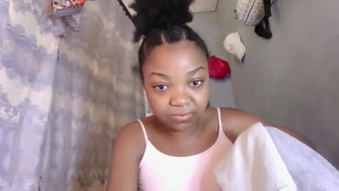 lovemarie08 online show from 04/12/26, 05:23