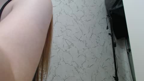 Snapshot of lovepeanutgirl chatting on 11/03/25, 03:13 Mary Love online show from 11/03/25, 03:13