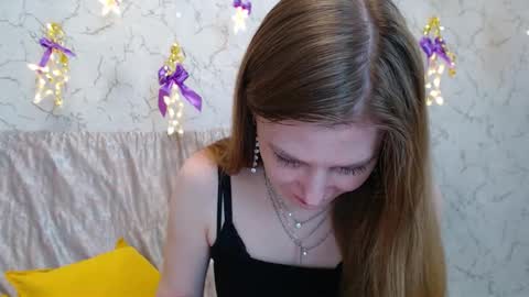 Snapshot of lovepeanutgirl chatting on 01/05/26, 06:00 Mary Love online show from 01/05/26, 06:00