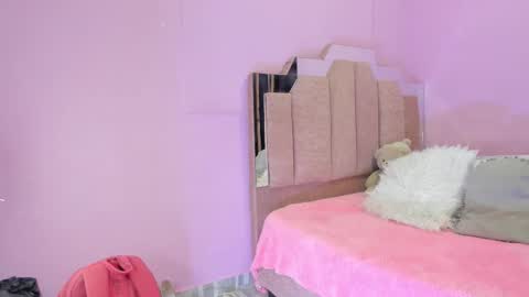 L O V E  online show from 09/17/25, 12:07