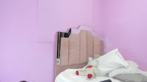 L O V E  online show from 09/18/25, 11:34