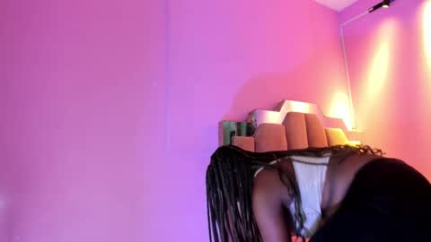 L O V E  online show from 11/14/25, 11:53