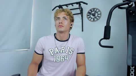 Snapshot of lover_fitnessboy chatting on 01/26/25, 08:23 kevin online show from 01/26/25, 08:23