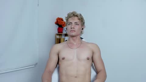 Snapshot of lover_fitnessboy chatting on 09/23/25, 03:20 kevin online show from 09/23/25, 03:20