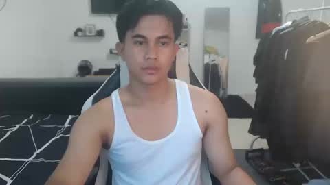 loverboyph04 online show from 12/17/25, 02:28