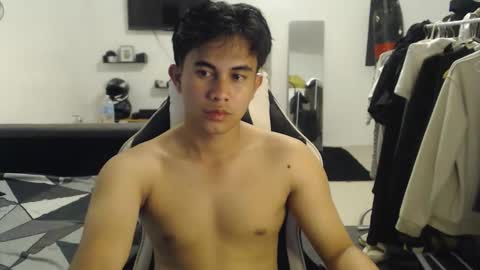 loverboyph04 online show from 12/21/25, 08:54