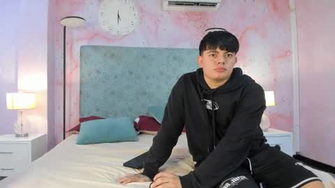 Snapshot of loverebels_ chatting on 11/23/25, 01:00 loverebels_ online show from 11/23/25, 01:00