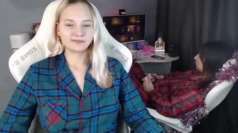 lovers613228 online show from 12/05/25, 10:46