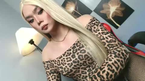 lovers moon22 online show from 05/13/26, 12:02