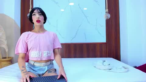 sofia and bryan online show from 11/26/25, 08:10