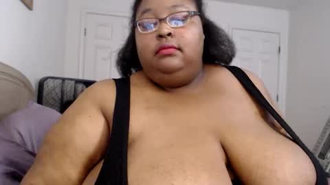 Snapshot of loves_aura chatting on 03/11/26, 12:16 Alyson online show from 03/11/26, 12:16