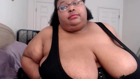 Snapshot of loves_aura chatting on 03/18/26, 12:47 Alyson online show from 03/18/26, 12:47