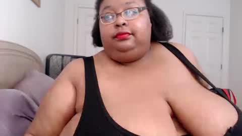 Snapshot of loves_aura chatting on 05/12/26, 01:03 Alyson online show from 05/12/26, 01:03