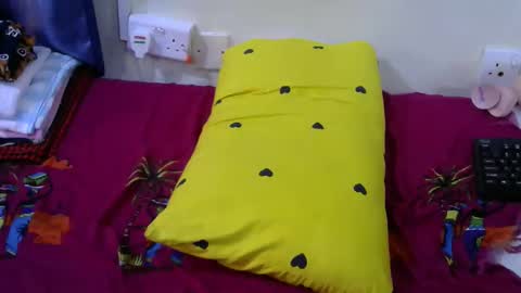 Snapshot of loveslut_ chatting on 10/09/25, 04:38 loveslut_ online show from 10/09/25, 04:38