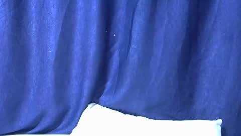 Snapshot of loveslut_ chatting on 11/23/25, 07:52 loveslut_ online show from 11/23/25, 07:52