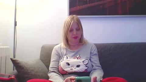 Snapshot of lovestar544963 chatting on 12/06/24, 10:52 Marlyn online show from 12/06/24, 10:52