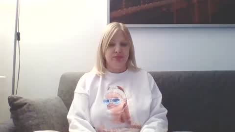 Snapshot of lovestar544963 chatting on 12/16/24, 04:38 Marlyn online show from 12/16/24, 04:38