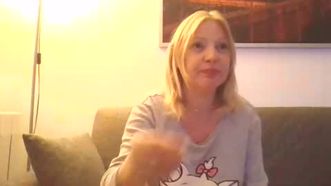 Snapshot of lovestar544963 chatting on 12/19/24, 09:28 Marlyn online show from 12/19/24, 09:28