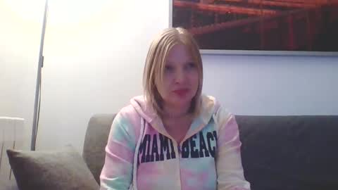 Snapshot of lovestar544963 chatting on 01/17/25, 08:00 Marlyn online show from 01/17/25, 08:00