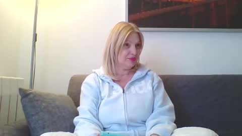 Snapshot of lovestar544963 chatting on 01/20/25, 01:32 Marlyn online show from 01/20/25, 01:32