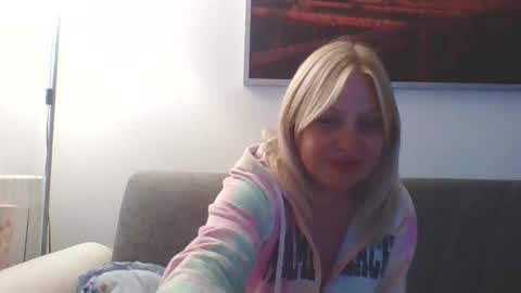 Marlyn online show from 12/18/25, 07:09