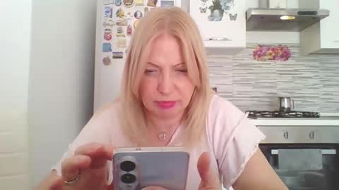 Marlyn online show from 04/17/26, 01:58