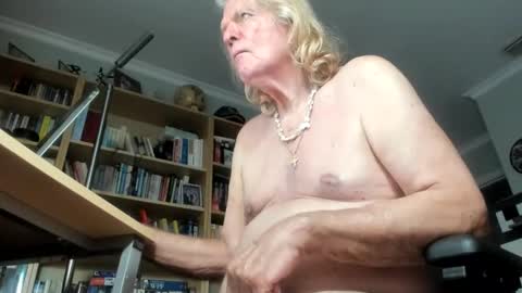 Snapshot of lovestylistwomen chatting on 01/18/26, 10:35 Michael online show from 01/18/26, 10:35