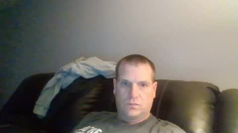 Snapshot of lovetocum37 chatting on 02/18/25, 02:49 lovetocum37 online show from 02/18/25, 02:49