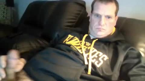 Snapshot of lovetocum37 chatting on 12/23/25, 04:54 lovetocum37 online show from 12/23/25, 04:54