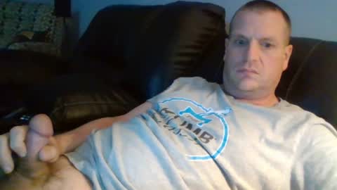 Snapshot of lovetocum37 chatting on 04/06/26, 03:37 lovetocum37 online show from 04/06/26, 03:37