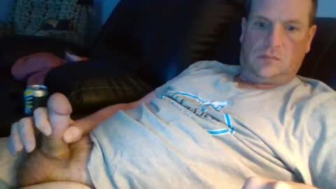 Snapshot of lovetocum37 chatting on 04/20/26, 01:08 lovetocum37 online show from 04/20/26, 01:08