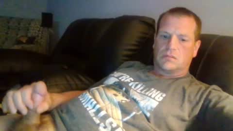 Snapshot of lovetocum37 chatting on 05/18/26, 02:07 lovetocum37 online show from 05/18/26, 02:07