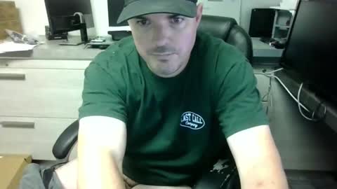 Snapshot of lovetofps chatting on 01/04/25, 08:16 Love2Game online show from 01/04/25, 08:16