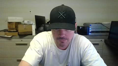 Snapshot of lovetofps chatting on 01/06/25, 04:13 Love2Game online show from 01/06/25, 04:13