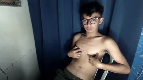 Snapshot of lovetosuckxox chatting on 02/18/25, 12:28 lovetosuckxox online show from 02/18/25, 12:28