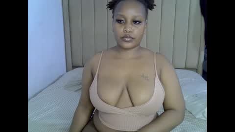 Snapshot of loveydivah chatting on 05/19/26, 07:20 loveydivah online show from 05/19/26, 07:20