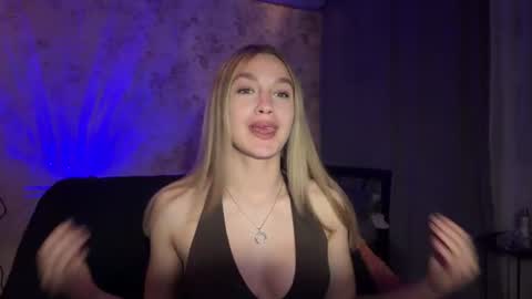 Snapshot of lovia_ chatting on 06/18/26, 07:07 Lana online show from 06/18/26, 07:07