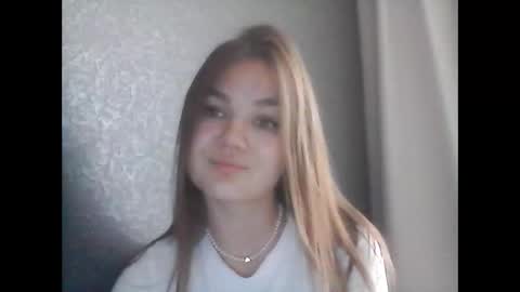 Snapshot of loviesimone chatting on 09/18/25, 10:50 loviesimone online show from 09/18/25, 10:50