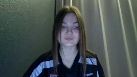 Snapshot of loviesimone chatting on 12/14/25, 09:52 loviesimone online show from 12/14/25, 09:52