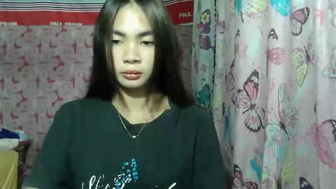 Snapshot of loving_rhean chatting on 05/17/26, 11:17 loving_rhean online show from 05/17/26, 11:17
