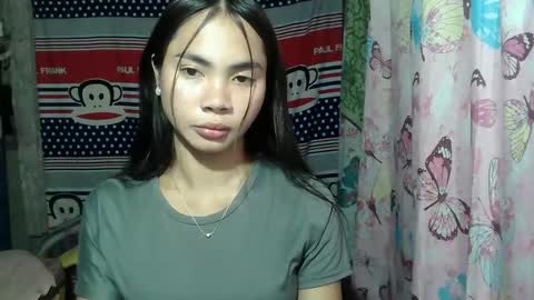 Snapshot of loving_rhean chatting on 05/19/26, 04:02 loving_rhean online show from 05/19/26, 04:02