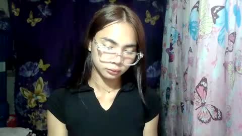 Snapshot of loving_rhean chatting on 06/18/26, 01:37 loving_rhean online show from 06/18/26, 01:37