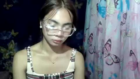 Snapshot of loving_rhean chatting on 06/19/26, 12:20 loving_rhean online show from 06/19/26, 12:20