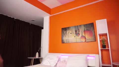 Nora online show from 11/23/25, 04:12